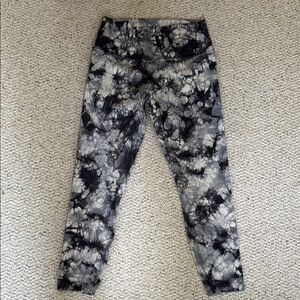 Lululemon Athletica Black and Gray Leggings 25 inch